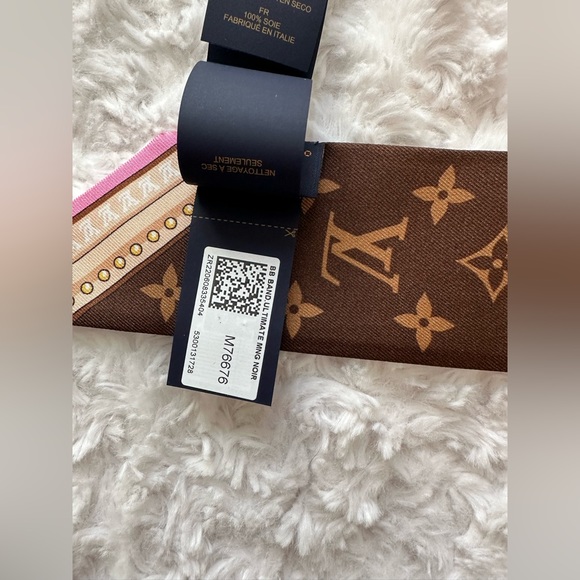 Louis Vuitton Twilly - Picture 5 of 5